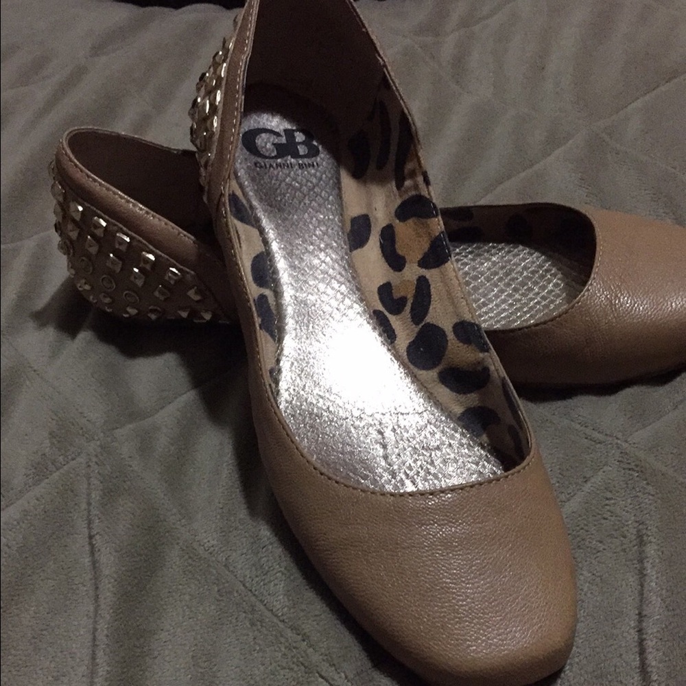 Gianni Bini flats