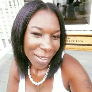 Meet your Posher, Ebony