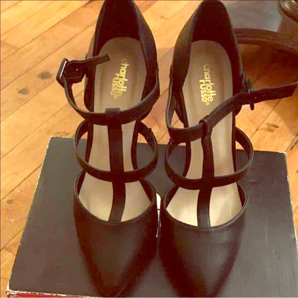Black Pumps