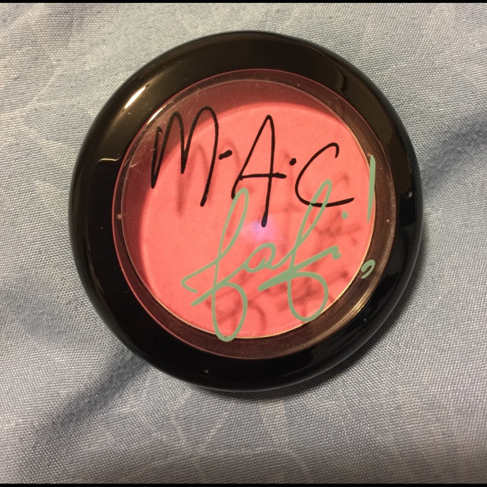 Like new! Rare MAC Fafi fashion frenzy blush