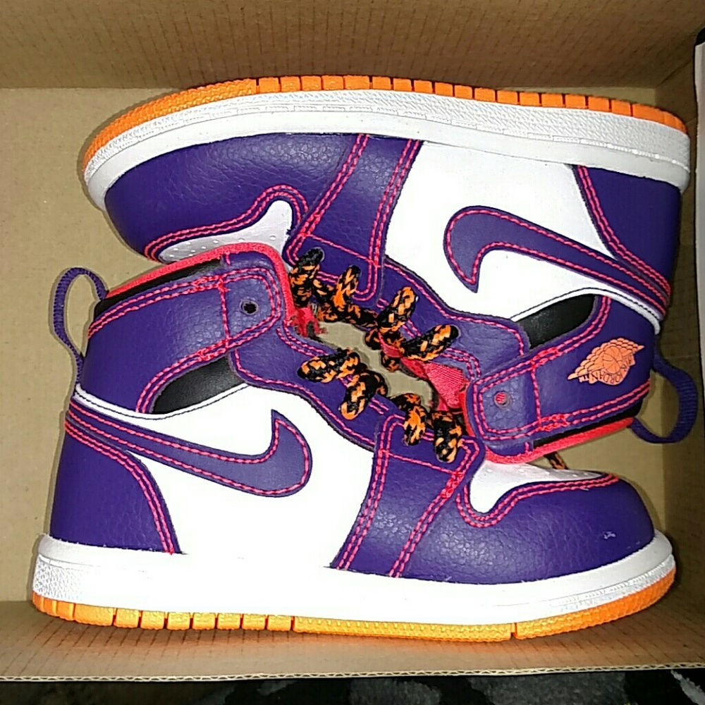 Toddler Jordans size 7 *FLASH SALE*