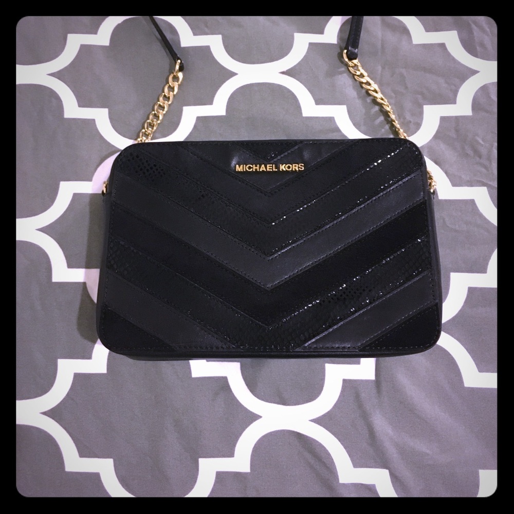 ⚡️1 HR SALE⚡️Authentic Michael Kors Crossbody Bag