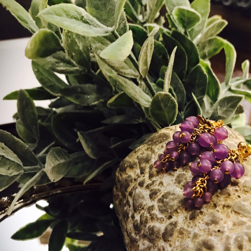👛VINTAGE👛 grape inspired earrings‼️SALE‼️
