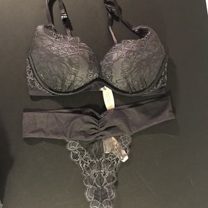 NWT Victoria's Secret matching set 34C and S panty