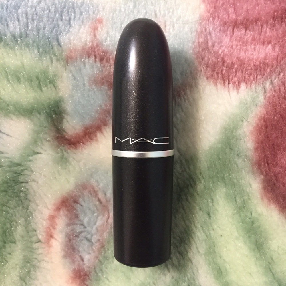 Mac Satin Finish Lipstick in Captive