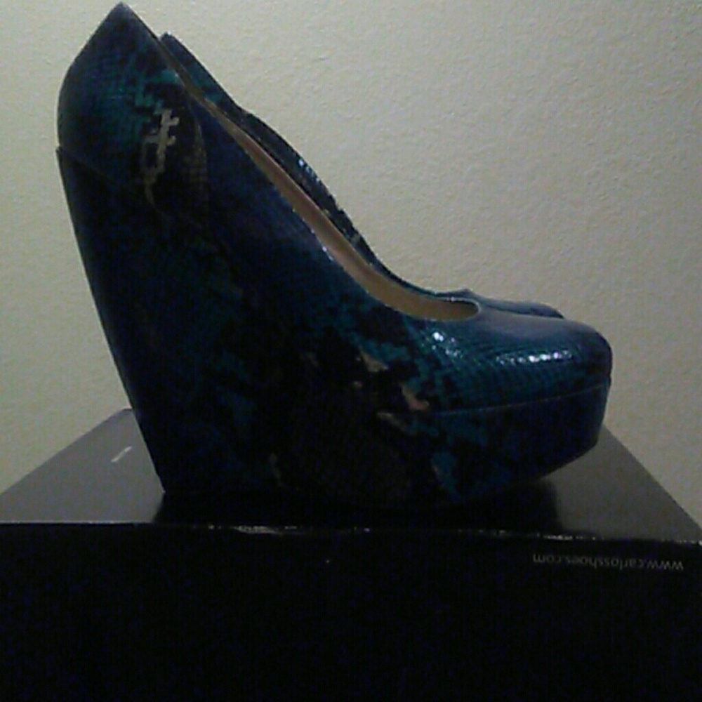 SALE! Carlos Santana snakeskin wedges