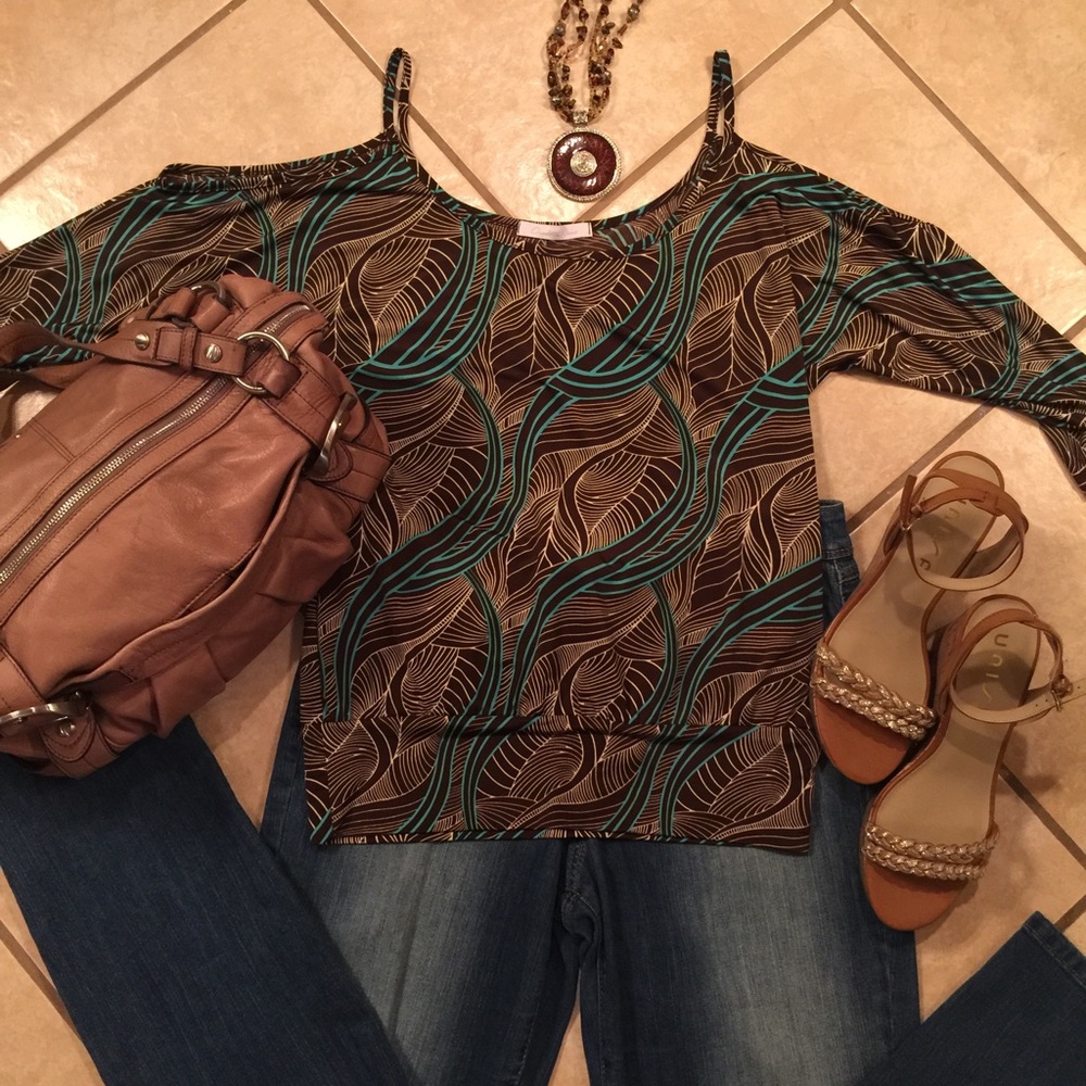 💥PRICE DROP💥 Cold shoulder patterned blouse