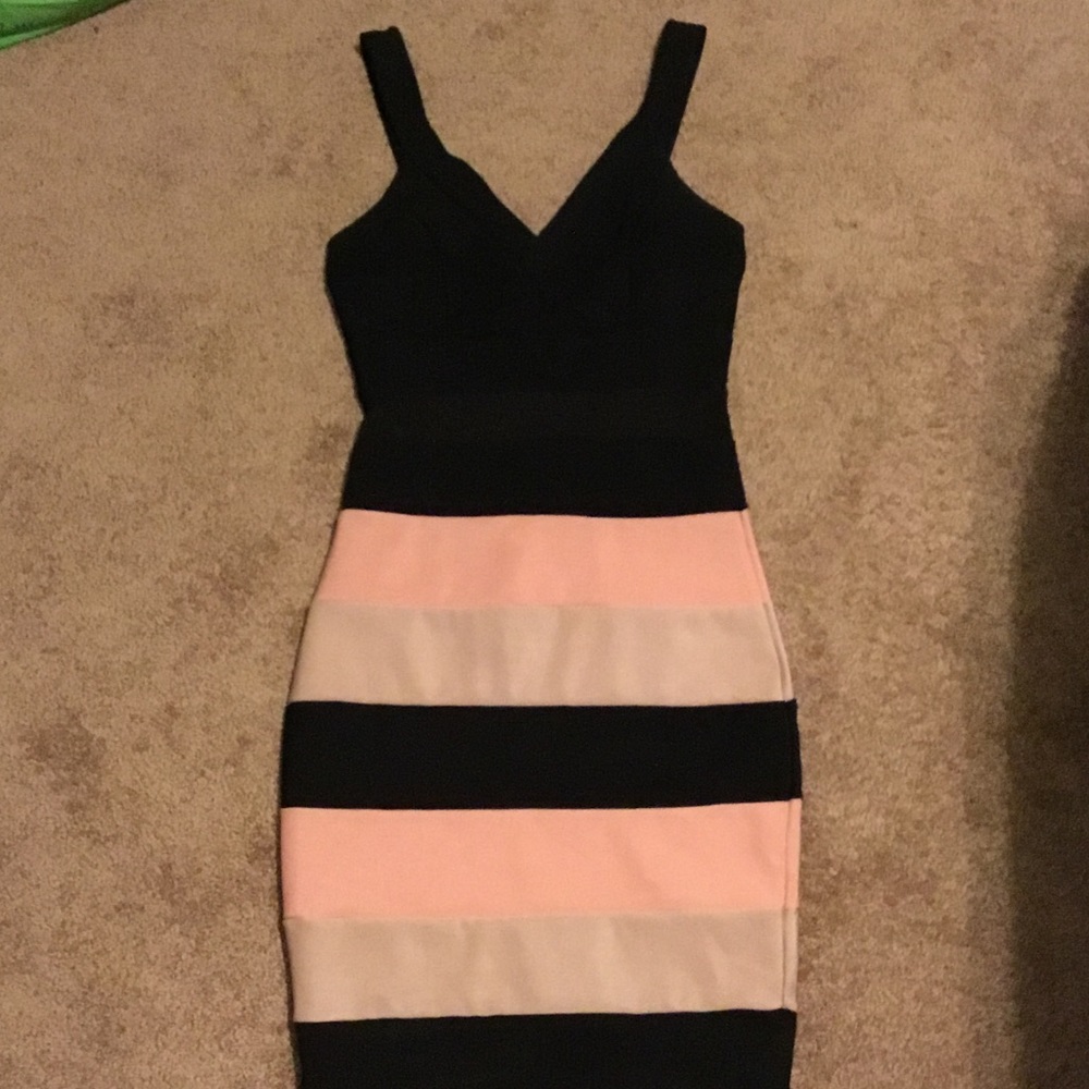 SOLDDDD ❌❌❌❌ Windsor bodycon dress