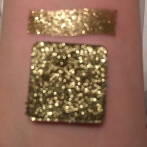 Pressed glitter in shade treasure