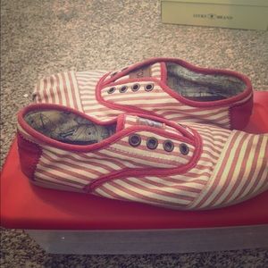 Toms