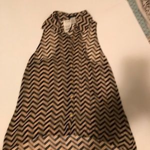 Zigzag patterned sheer button up tank