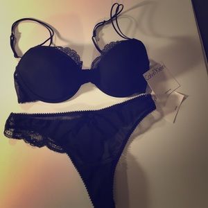 NWT Calvin Klein Matching bra and panty set