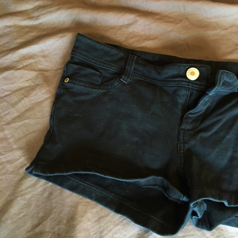 BLACK SHORTS