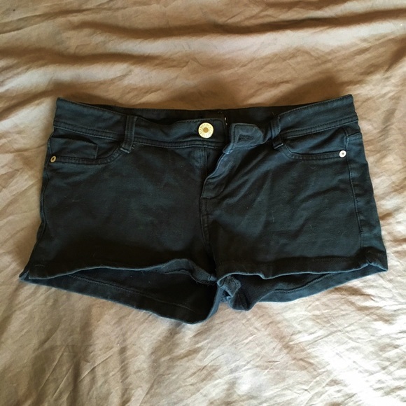 BLACK SHORTS - Picture 2 of 3