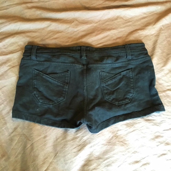 BLACK SHORTS - Picture 3 of 3