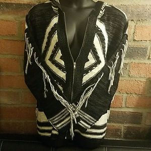 Cute never worn sweater w zipper& hood