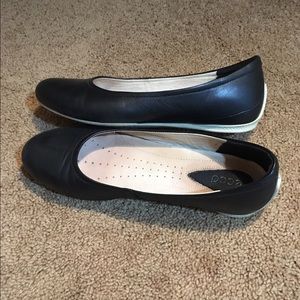 Black ecco flats
