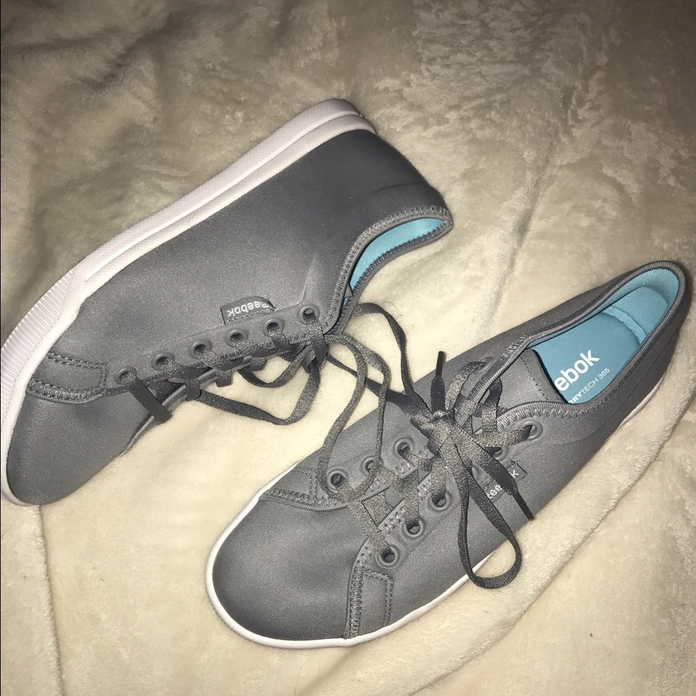Basically new women's reebok sneakers! Size 7.5!!
