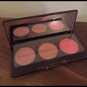 *Brand New in Box* Becca Blushed w/ Light Palette