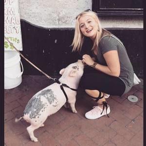 Meet your Posher, Chloe