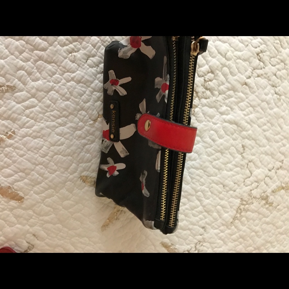 Cosmetic bag
