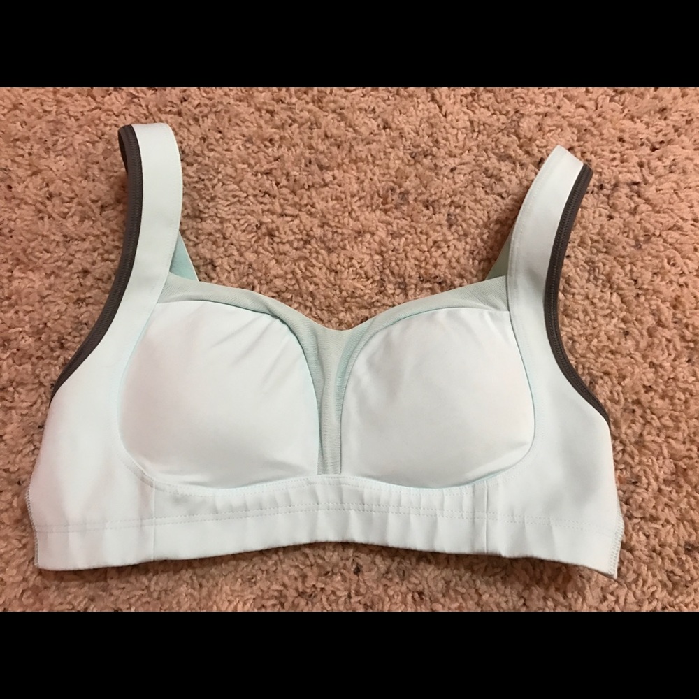 Lululemon Ta Ta Tamer bra (34C)