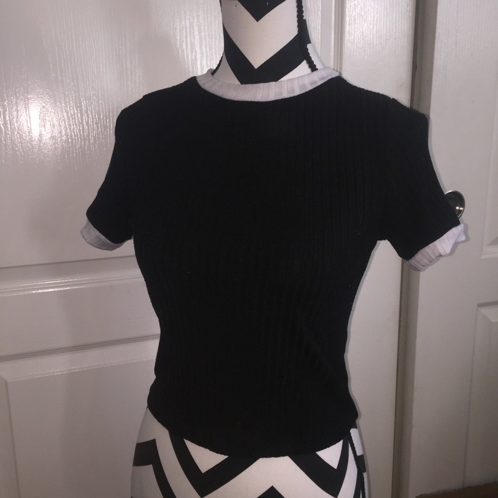 brandy cropped tee with white trim