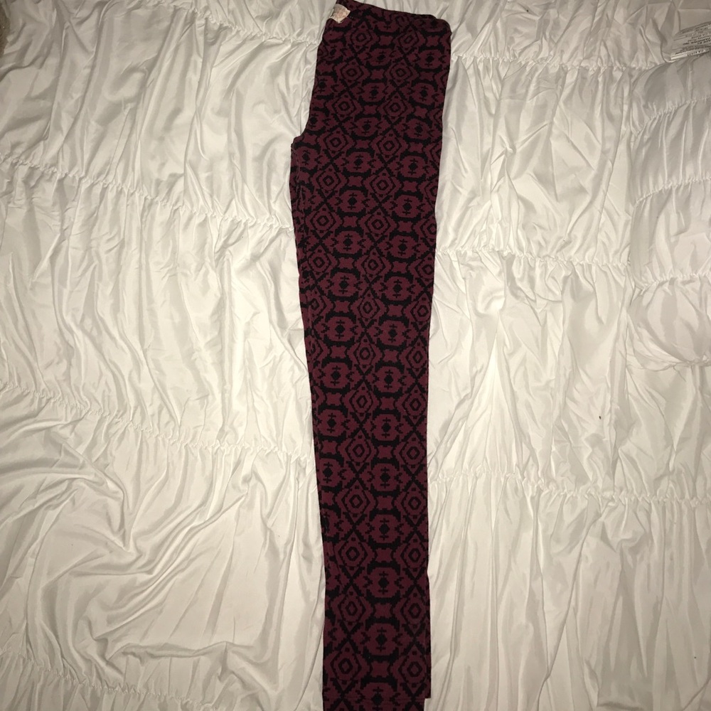 MAROON TRIBAL LEGGINGS
