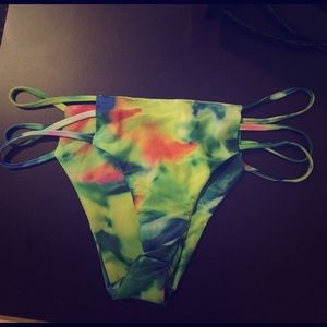 NEVER BEEN WORN cheeky bikini bottoms