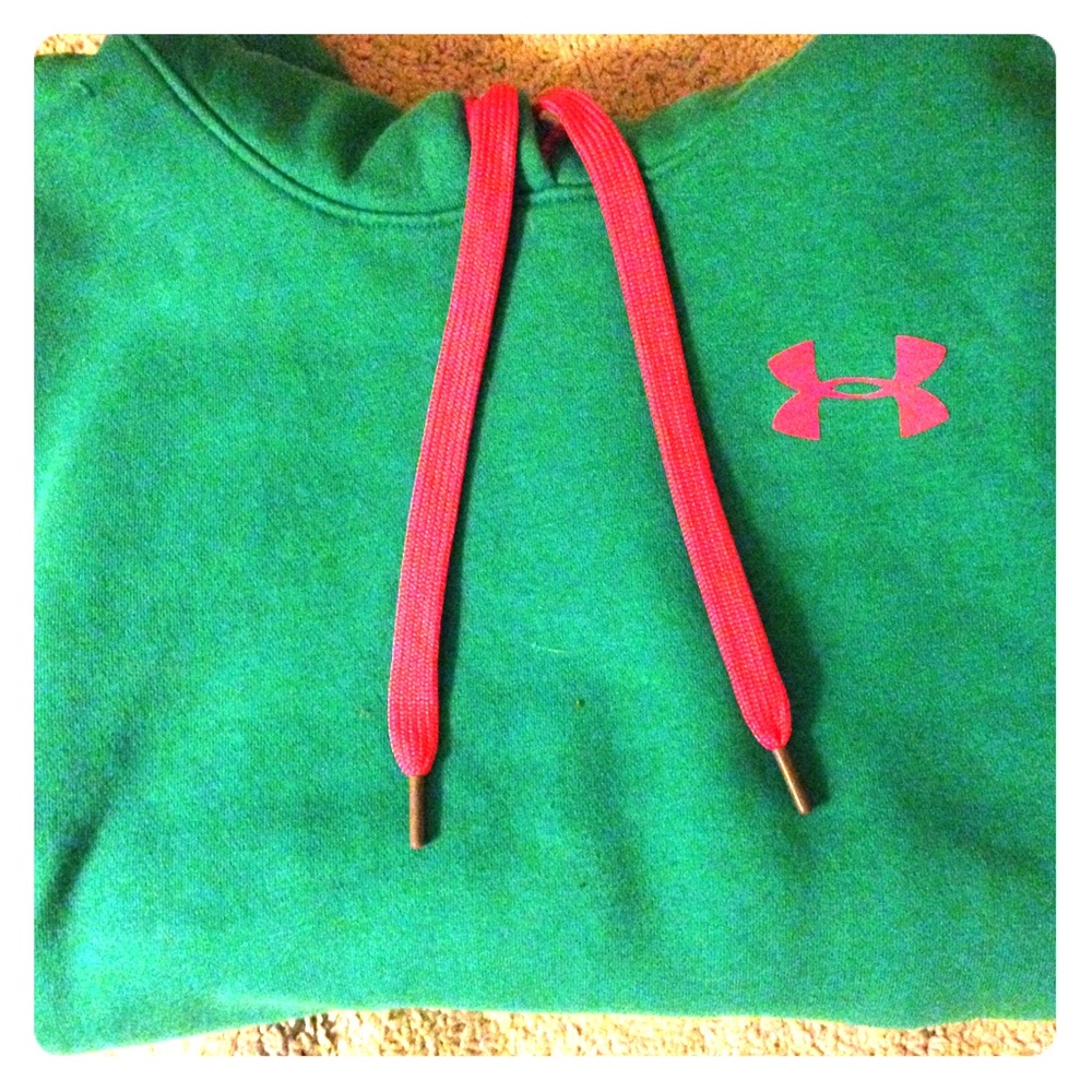 Small Under Armour Hoodie 💕