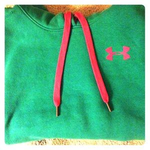 Small Under Armour Hoodie 💕
