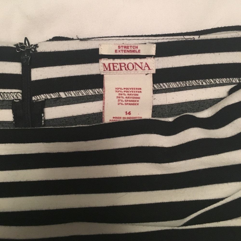 Merona pencil skirt- with pockets.