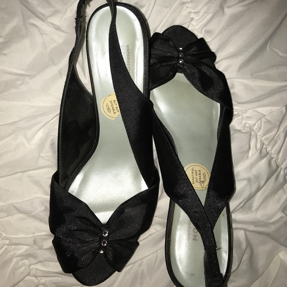 BLACK EVENING HEELS