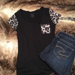 Great condition, Fox cheetah tee!