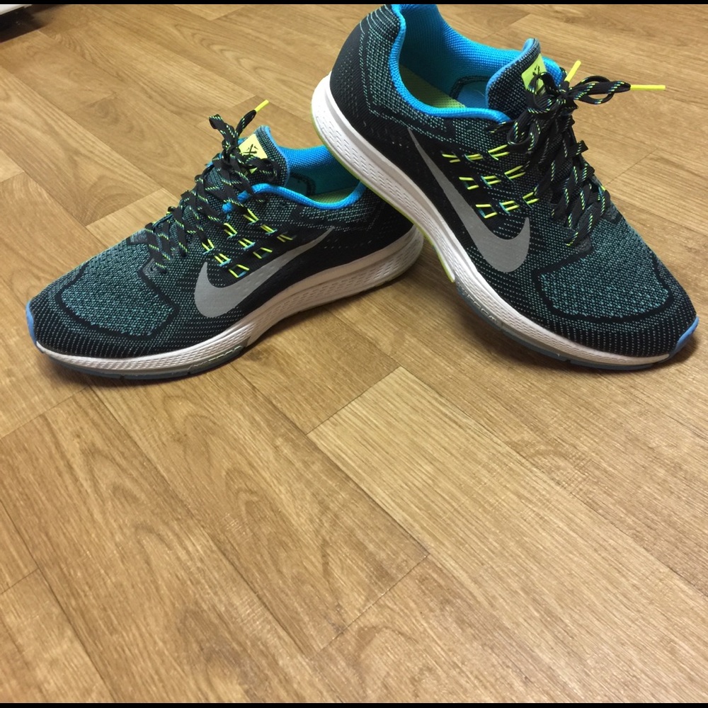 Nike Zoom Structure 18. Comes in original box.