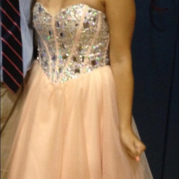 Peach short prom dress size 6 - Picture 1 of 1