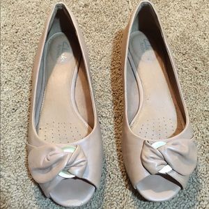 Clarks peep toe flats