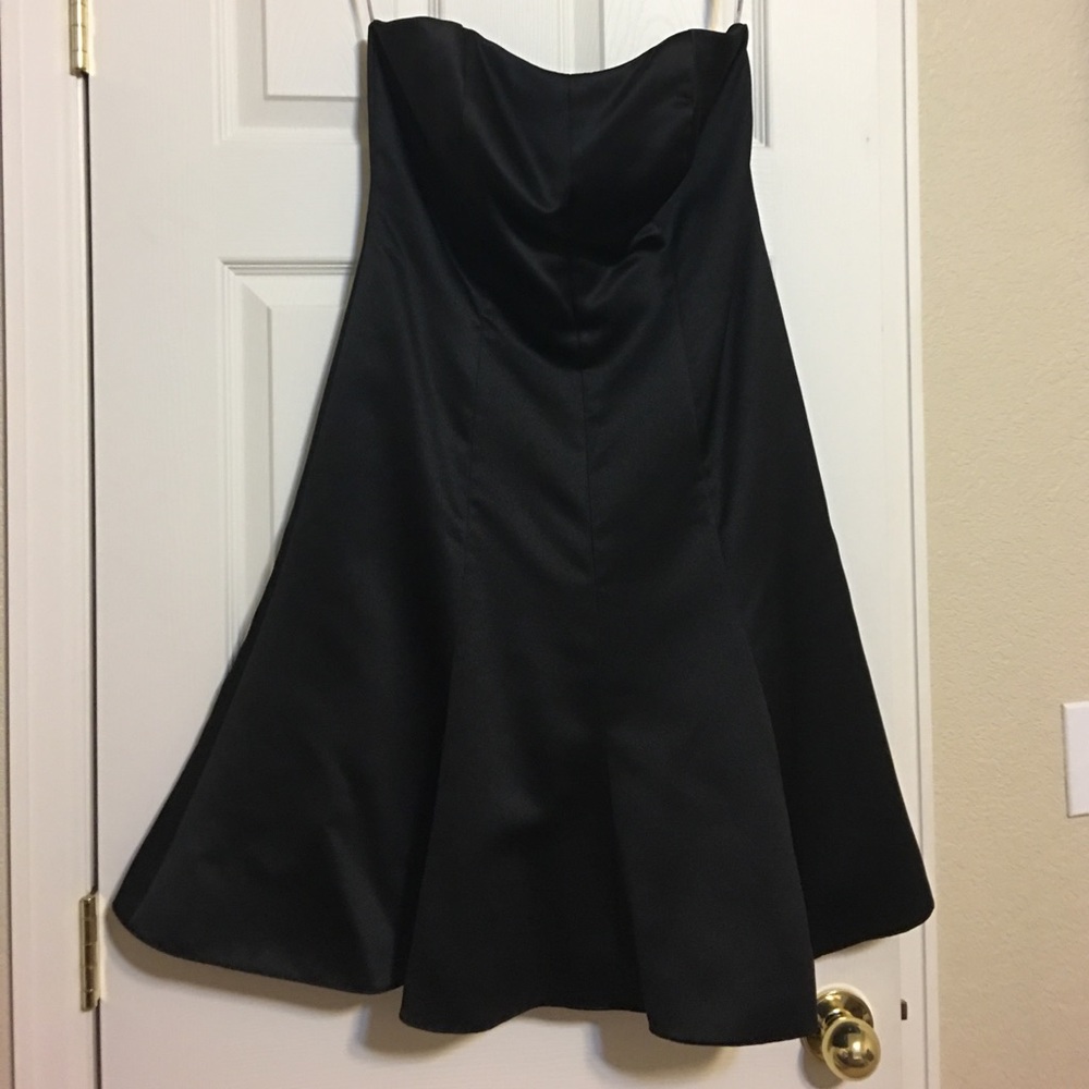 Black dress, strapless
