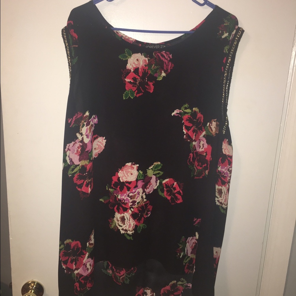 Stunning Black Floral Tank w Gold Sleeve Detail!