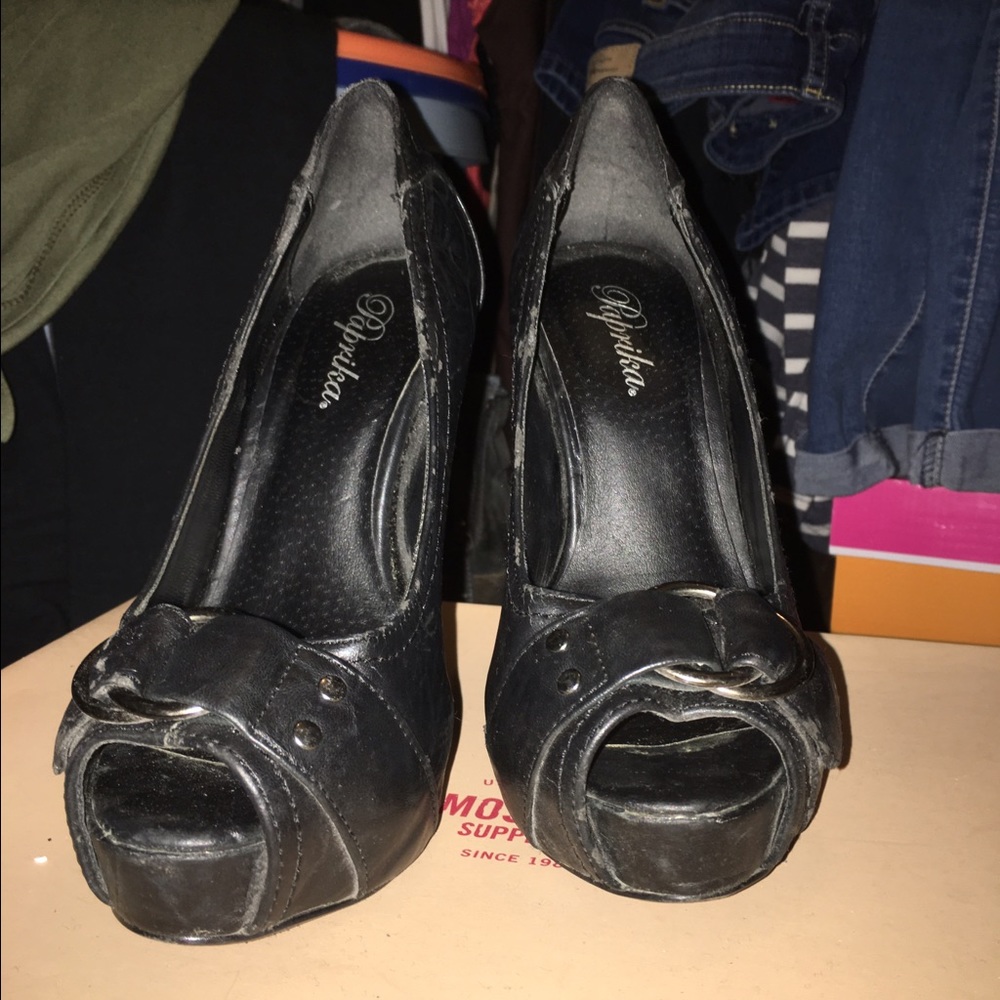 Paprika heels. Has tiny scuffs can see in picture.