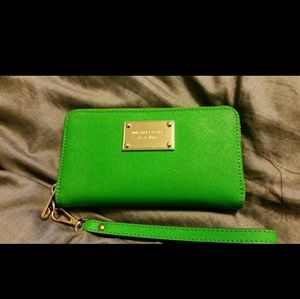 Michael kors wristlet