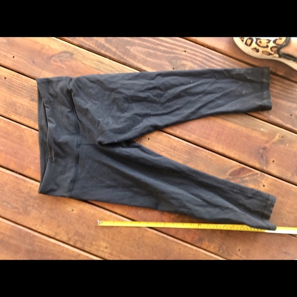 Lululemon Wonder Under Crop pants - SZ 8 - Picture 3 of 7