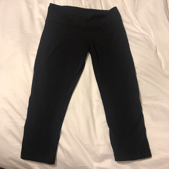 Lululemon Wonder Under Crop pants - SZ 8 - Picture 4 of 7