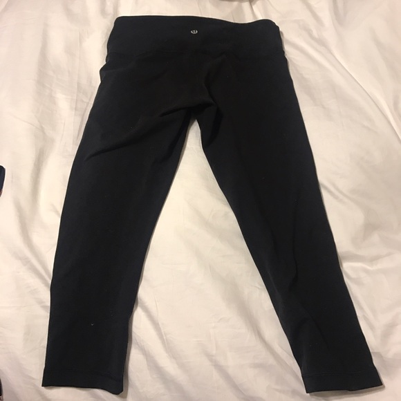Lululemon Wonder Under Crop pants - SZ 8 - Picture 5 of 7