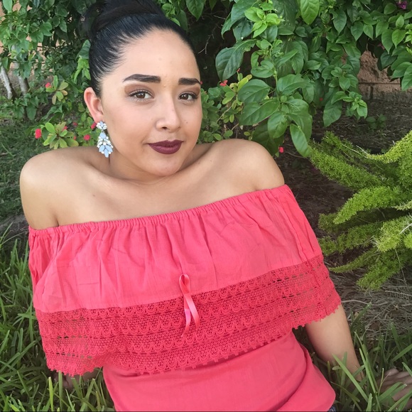 Off-Shoulder Campesina Coral Blouse - Picture 2 of 4