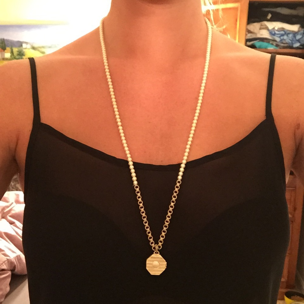 Gold/ pearl locket necklace