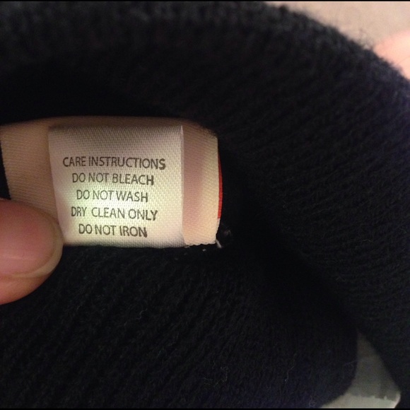 Dockers Hat & Scarf Set - Black and Grey - Picture 6 of 7