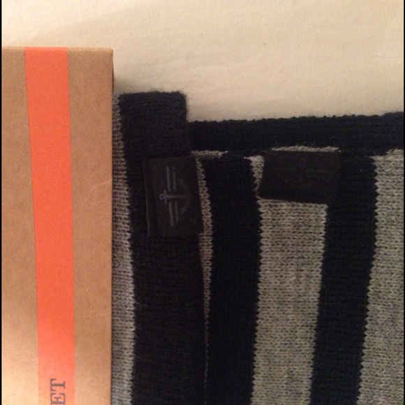 Dockers Hat & Scarf Set - Black and Grey - Picture 7 of 7