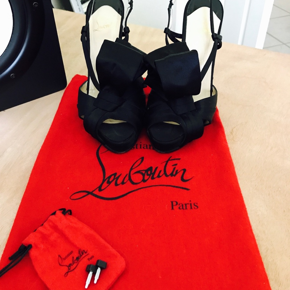 Christian Louboutin - Picture 2 of 4