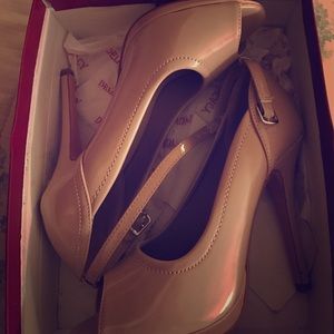 , Open Toe Tan Heels (Strap Around The Ankle)